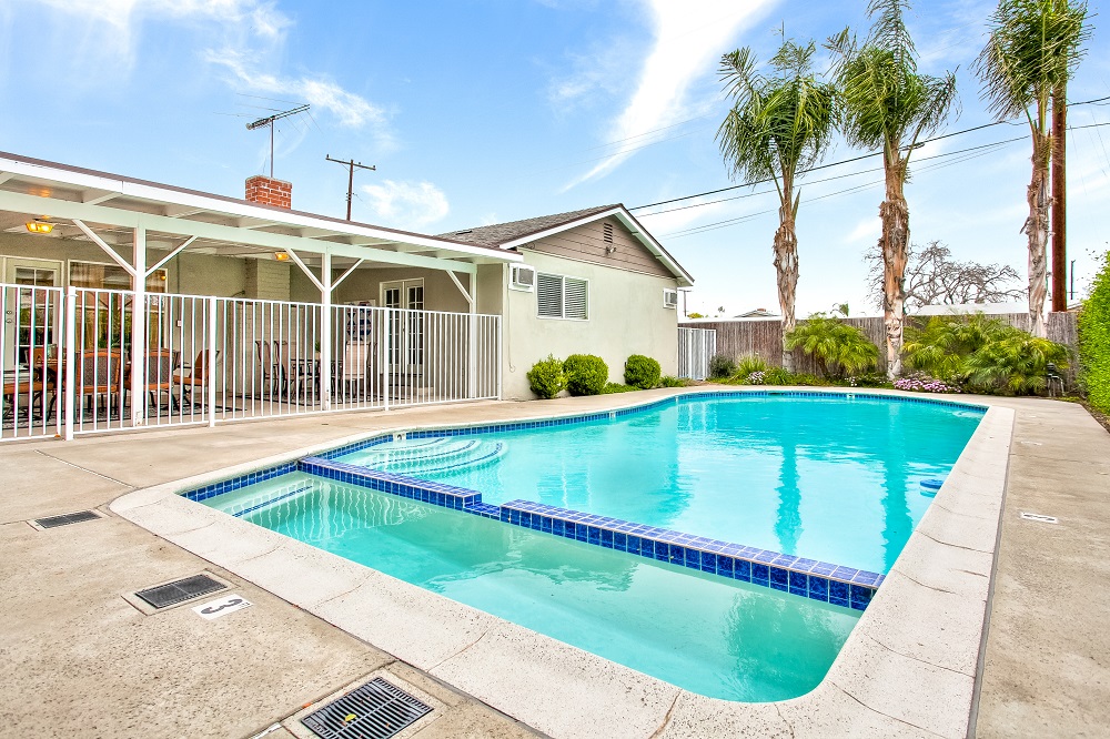 large single family Anaheim rentals with private pools